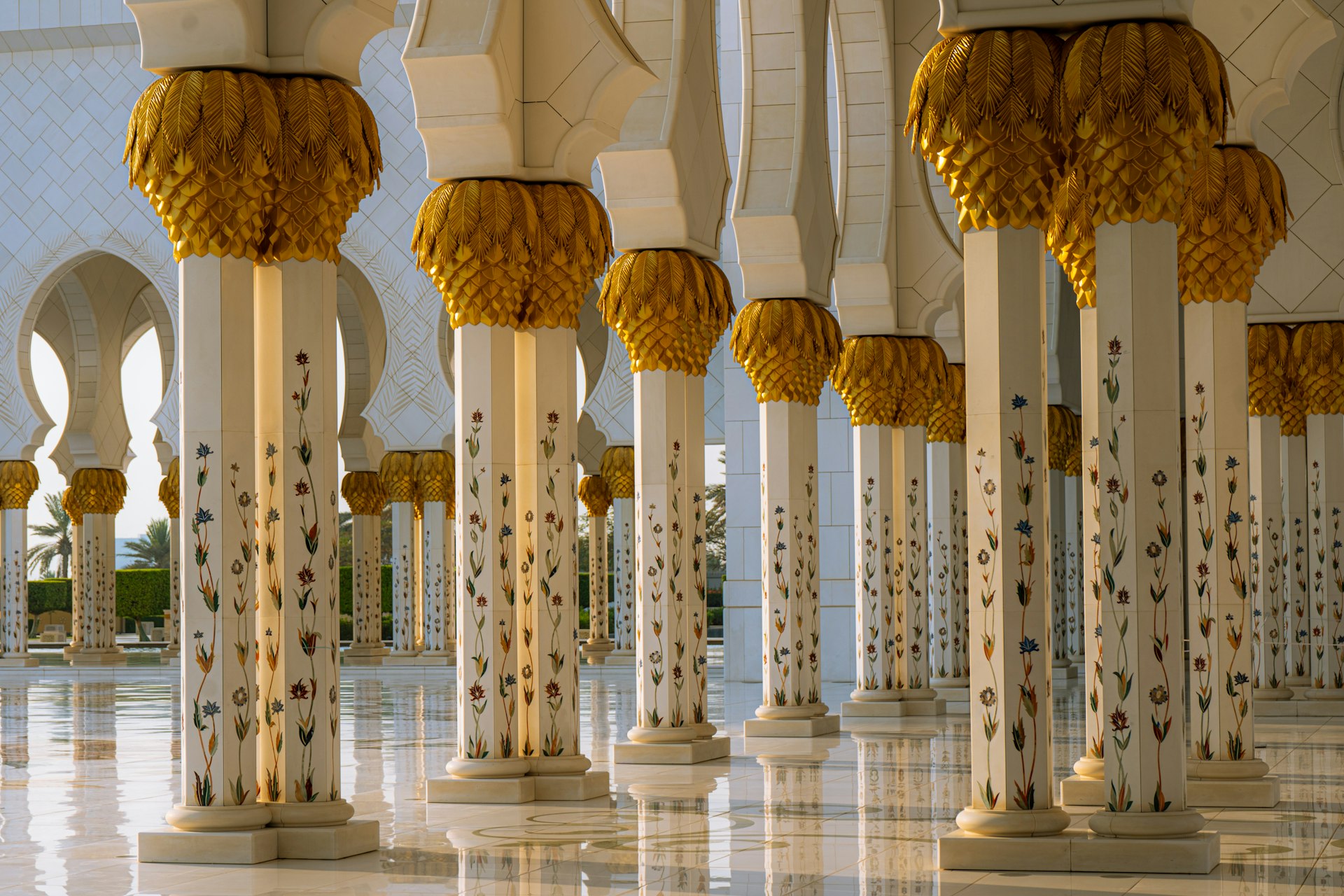 Interior de lujo con diseño elegante y acabados premium